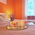 Spacious Old Town Family & Friends Peachy Two Bedrooms Apartment, Nearby The Presidential Castle