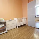 Spacious Old Town Family & Friends Peachy Two Bedrooms Apartment, Nearby The Presidential Castle Dzīvoklis *