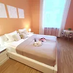 شقة Spacious Old Town Family & Friends Peachy Two Bedrooms Apartment, Nearby The Presidential Castle *