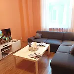 Spacious Old Town Family & Friends Peachy Two Bedrooms Apartment, Nearby The Presidential Castle ريغا