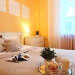 شقة Spacious Old Town Family & Friends Peachy Two Bedrooms Apartment, Nearby The Presidential Castle ريغا