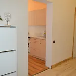 Dzīvoklis Spacious Old Town Family & Friends Peachy Two Bedrooms Apartment, Nearby The Presidential Castle Riga