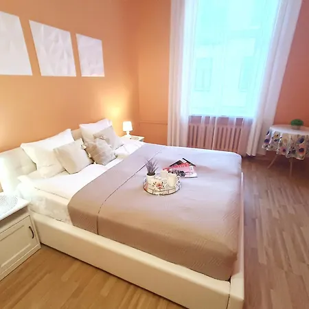דירה Spacious Old Town Family Peachy 2 Bedrooms Apartment, Nearby The Presidential Castle *