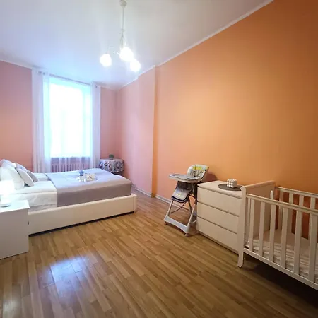 Apartamento Spacious Old Town Family Peachy 2 Bedrooms Apartment, Nearby The Presidential Castle *