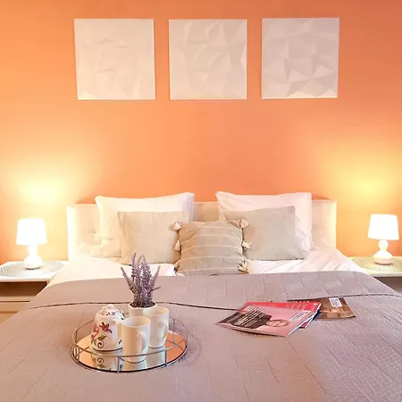 דירה Spacious Old Town Family Peachy 2 Bedrooms Apartment, Nearby The Presidential Castle ריגה