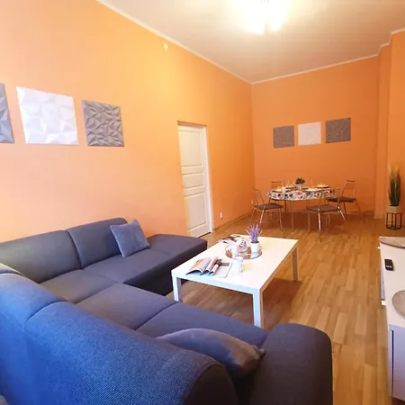 Spacious Old Town Family & Friends Peachy Two Bedrooms Apartment, Nearby The Presidential Castle * Riga