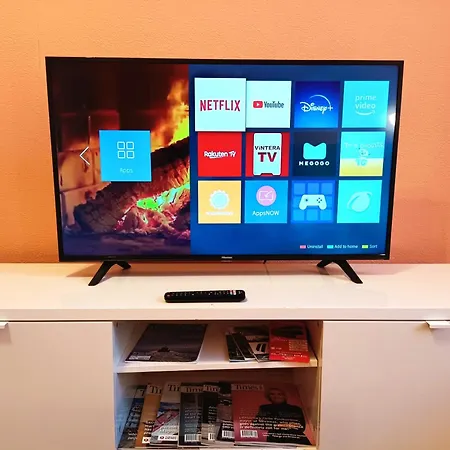 Spacious Old Town Family Peachy 2 Bedrooms Apartment, Nearby The Presidential Castle דירה