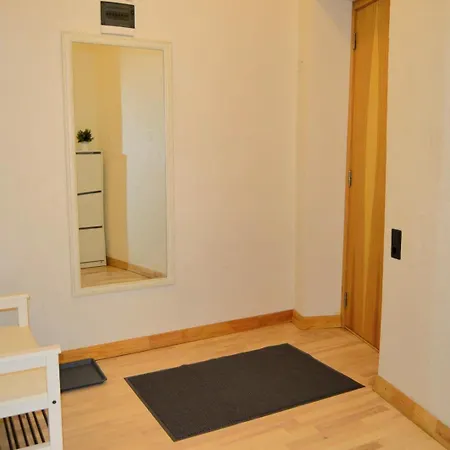 Spacious Old Town Family & Friends Peachy Two Bedrooms Apartment, Nearby The Presidential Castle Apartamento *