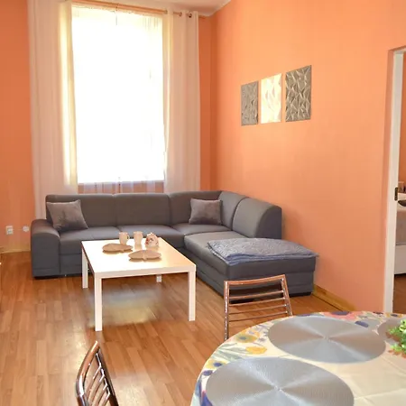 דירה Spacious Old Town Family Peachy 2 Bedrooms Apartment, Nearby The Presidential Castle