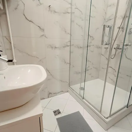 Spacious Old Town Family Peachy 2 Bedrooms Apartment, Nearby The Presidential Castle * ריגה