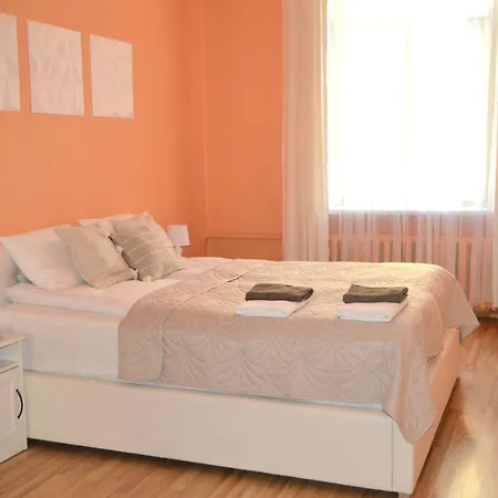 Spacious Old Town Family Peachy 2 Bedrooms Apartment, Nearby The Presidential Castle *