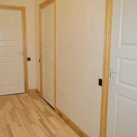 Spacious Old Town Family Peachy 2 Bedrooms Apartment, Nearby The Presidential Castle דירה