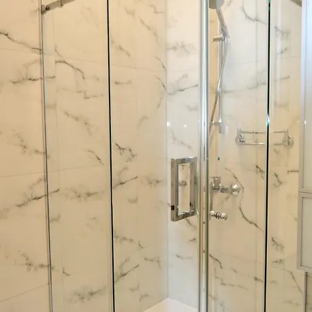 דירה Spacious Old Town Family Peachy 2 Bedrooms Apartment, Nearby The Presidential Castle