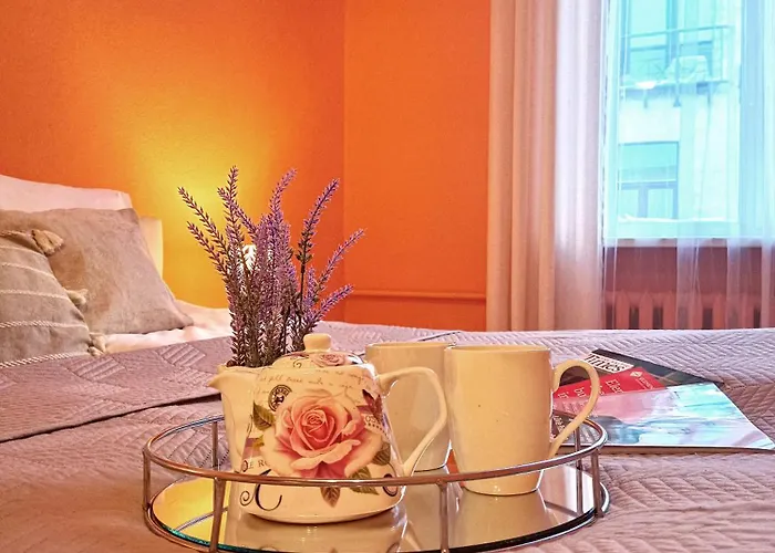 Spacious Old Town Family & Friends Peachy Two Bedrooms Apartment, Nearby The Presidential Castle