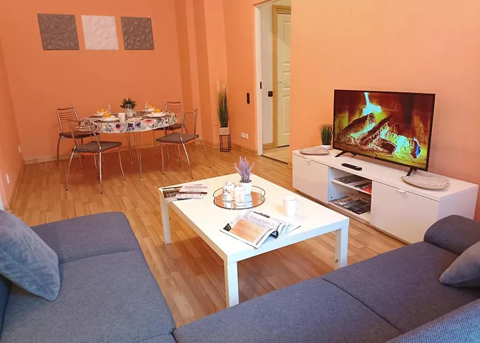 Spacious Old Town Family & Friends Peachy Two Bedrooms Apartment, Nearby The Presidential Castle Daire *