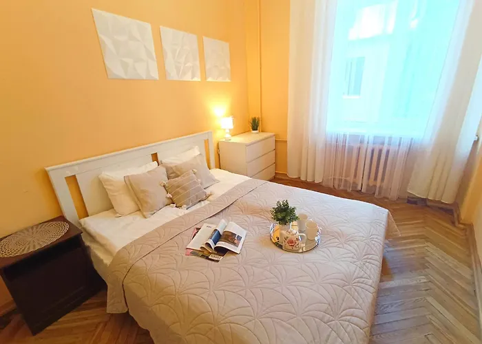 アパート Spacious Old Town Family & Friends Peachy Two Bedrooms Apartment, Nearby The Presidential Castle リガ