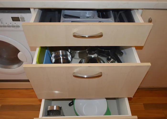 Spacious Old Town Family & Friends Peachy Two Bedrooms Apartment, Nearby The Presidential Castle *