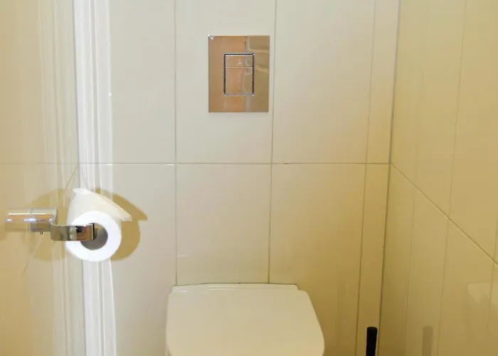 Spacious Old Town Family & Friends Peachy Two Bedrooms Apartment, Nearby The Presidential Castle Daire *