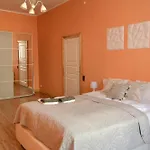 Spacious Old Town Family & Friends Peachy Two Bedrooms Apartment, Nearby The Presidential Castle