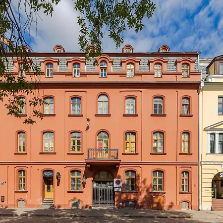 Spacious Old Town Family & Friends Peachy Two Bedrooms Apartment, Nearby The Presidential Castle Рига
