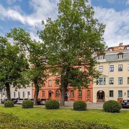 Spacious Old Town Family & Friends Peachy Two Bedrooms Apartment, Nearby The Presidential Castle * Рига