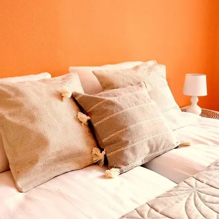 Spacious Old Town Family Peachy 2 Bedrooms Apartment, Nearby The Presidential Castle 公寓 里加